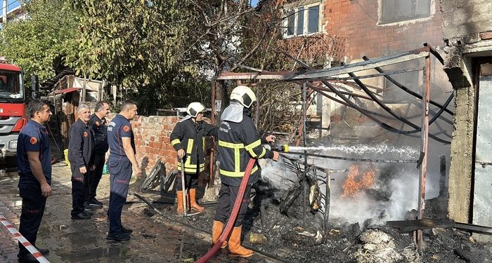 Alevlere teslim olan garaj iki evi küle çeviriyordu