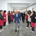 Emekli olan 40 yıllık öğretmene öğrencileri alkışlarla veda etti