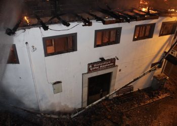 Alevlere teslim olan tarihi hamam küle döndü