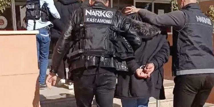 Polisten uyuşturucu operasyonu: 2 tutuklama