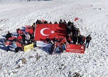 Zirvede 101. yıl kutlaması