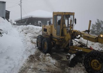 Ekiplerin karla mücadelesi erken başladı