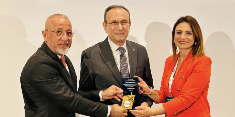 Reis Gıda, Güvenilir Ürün Zirvesi’nde “Türkiye’nin Kahramanları” Ödülüne Layık Görüldü
