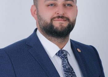 AK Gençlik’te bayrak değişimi