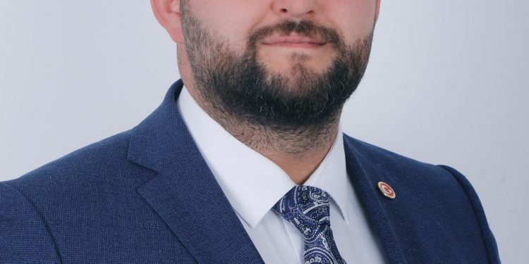 AK Gençlik’te bayrak değişimi