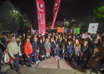 CHP’liler kadın ve çocuklara yönelik şiddete karşı yürüdü