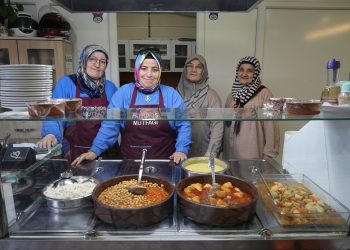 Yemekleri çok beğenilince lokanta açtı