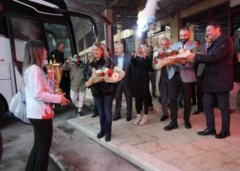 Avrupa şampiyonu Asuman Çığlıoğlu, coşkuyla karşılandı