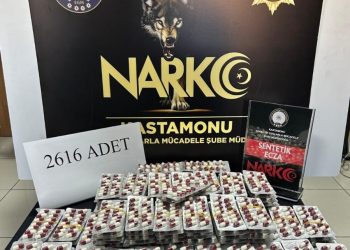 Durdurulan araçtan yüzlerce sentetik ecza hapı çıktı