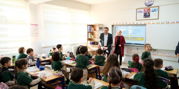 Başkan Baltacı’dan öğrencilere yeni yıl ziyareti