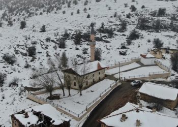 Tarihi cami yeniden ibadete açıldı