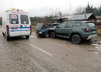 Tiyatro gösterisi için Kastamonu’ya gelen ekip kaza geçirdi