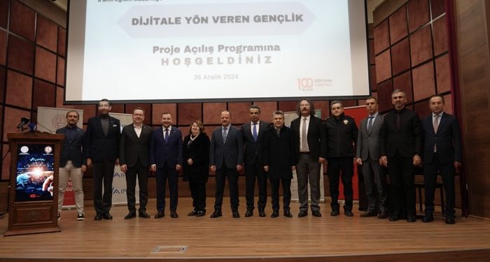 “Dijitale Yön Verecek Gençlik” projesi