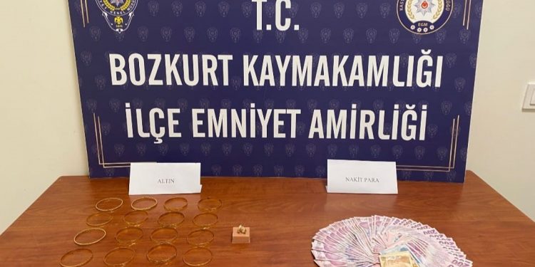 900 bin TL değerinde ziynet eşyası ve para çalan hırsız yakayı ele verdi