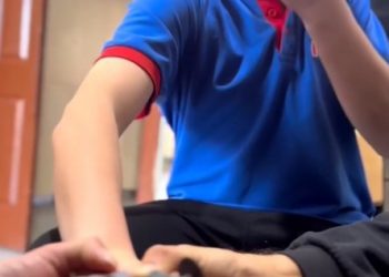 11 yaşındaki çocuğun parmağına sıkışan yüzük itfaiye tarafından kesilerek çıkartıldı