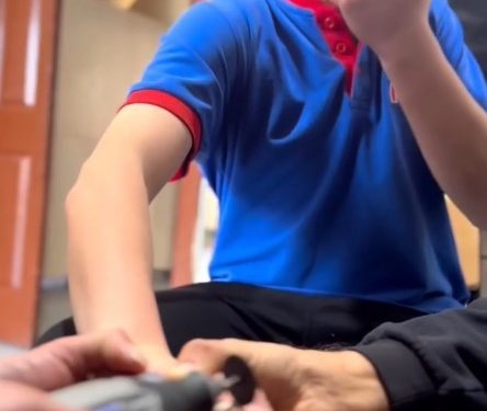 11 yaşındaki çocuğun parmağına sıkışan yüzük itfaiye tarafından kesilerek çıkartıldı