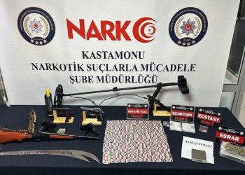 Ticari taksi ile ayakkabı kutusunda uyuşturucu taşıyan sanıklara ceza yağdı