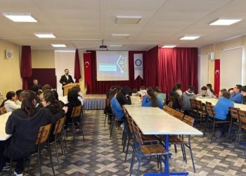 Ortaokul öğrencilerine dijital okuryazarlık ve siber zorbalık eğitimi verildi