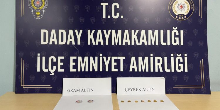 Yaşlı çifti dolandıran ‘sahte jandarmalar’ polisten kaçamadı