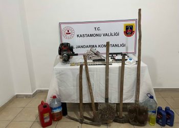 Tosya’da 5 defineciye suçüstü