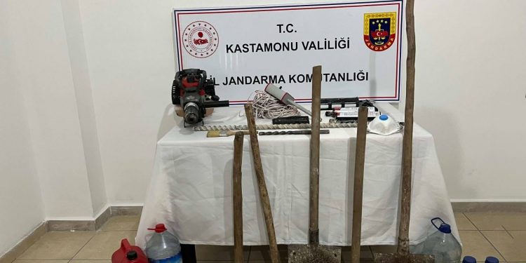 Tosya’da 5 defineciye suçüstü