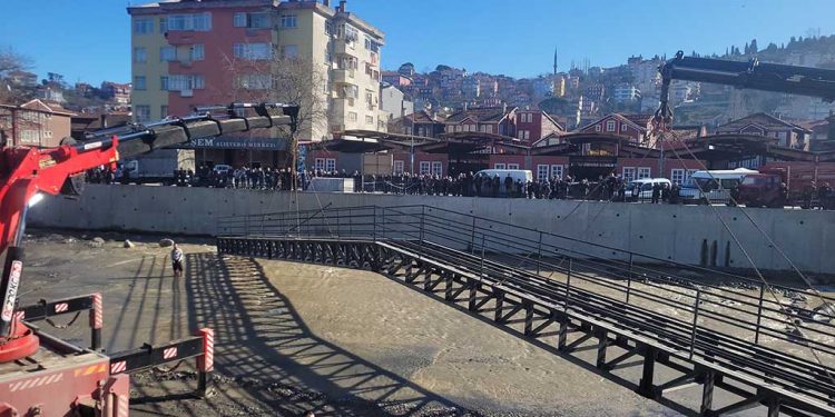 Pazaryeri köprüsü yenilendi