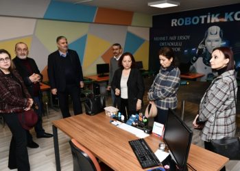 Kast-Kader’den öğrencilere giyecek yardımı