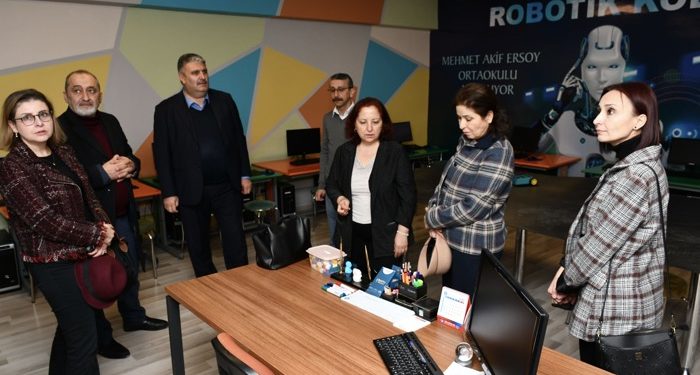 Kast-Kader’den öğrencilere giyecek yardımı