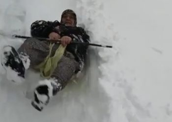 Fatma teyzenin kar keyfi