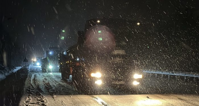Araçlar yolda mahsur kaldı