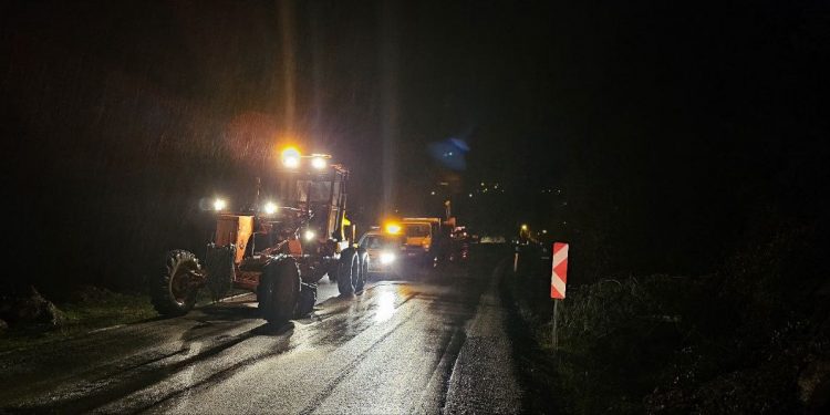 Cide-Bartın yolunda heyelan