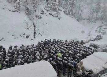 Kaza kurbanı genç, gözyaşlarıyla…