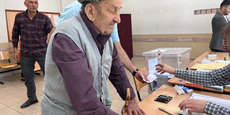 Kıdemli muhtara veda