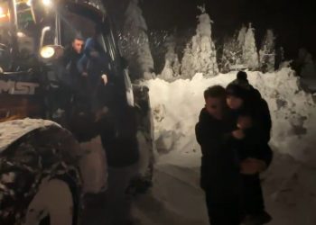 Köyde hastalanan çocuk için seferber oldular