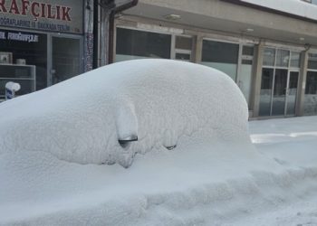 Cide’de kar kalınlığı 40 santimi aştı