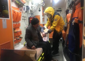 Karla kaplanan köylerde mahsur kalan hastalar için seferber olundu