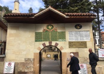 3 camide teravih namazı hatimle kılınacak