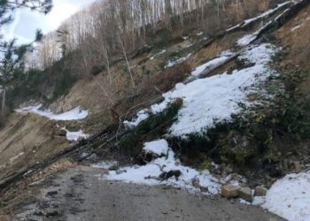Heyelan nedeniyle 4 köy yolu ulaşıma kapandı