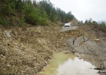 Heyelan sonrası köylerin birbirine olan bağlantısı kesildi