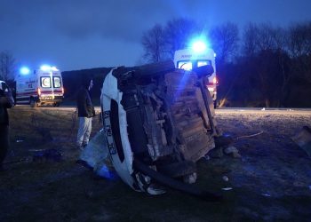 Bayram tatiline giden aile kaza yaptı: 5 yaralı